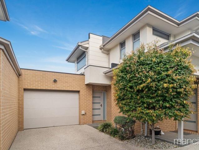 Modern Townhouse Living, Metres from Altona Gate
