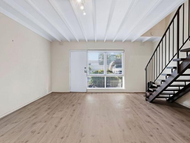 Modern Townhouse Living Opposite Burnside Village