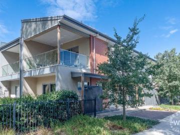 Modern Townhouse Living Prime Location!