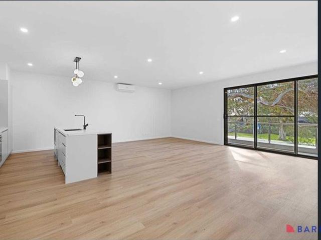 MODERN TOWNHOUSE READY FOR RENTERS!