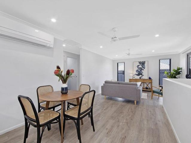 MODERN TOWNHOUSE RIGHT IN THE HEART OF YEPPOON