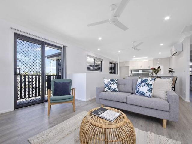 MODERN TOWNHOUSE RIGHT IN THE HEART OF YEPPOON