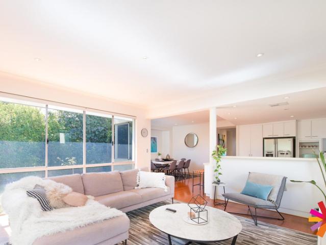 MODERN TOWNHOUSE UNFURNISHED