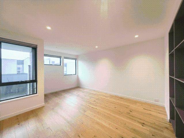 MODERN TOWNHOUSE WITH 3 BEDROOMS & 3.5 BATHROOMS