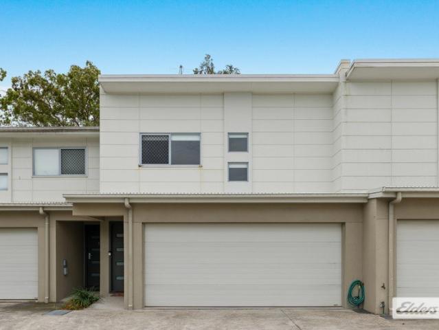 MODERN TOWNHOUSE WITH AMENITIES AT YOUR FINGERTIPS!