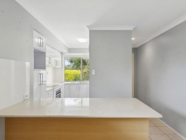 MODERN TOWNHOUSE WITH AIR CON & TWO COURTYARDS!