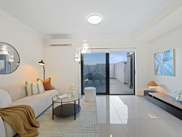 Modern Townhouse with Exceptional Convenience