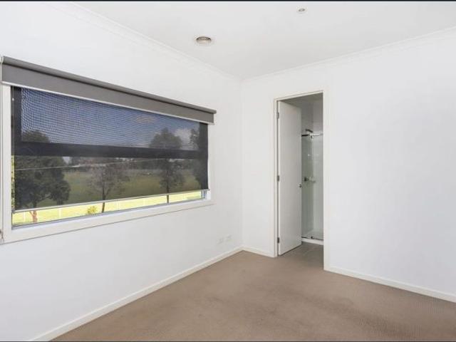 Modern Townhouse With Exceptional Lifestyle Conveniences