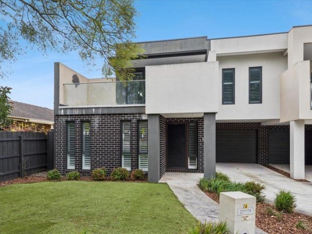 Modern Townhouse with Flexible Living