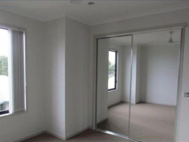 MODERN TOWNHOUSE WITH OWN YARD AND POOL IN COMPLEX