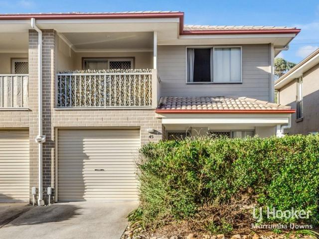 MODERN TOWNHOUSE WITH MULTIPLE LIVING AREAS IN PRIME LOCATION
