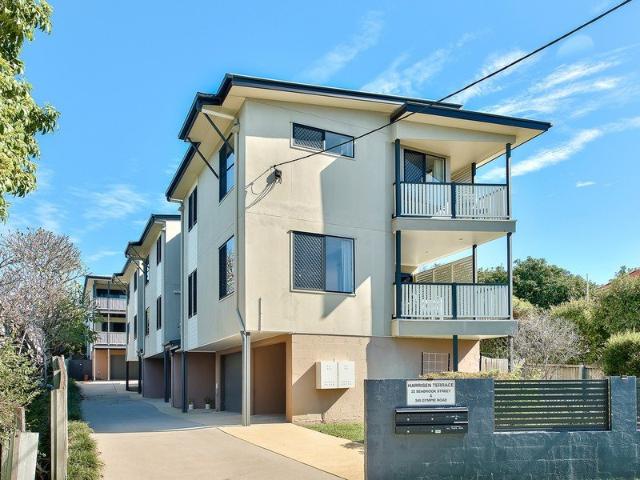 MODERN TOWNHOUSE WITH NORTH EAST ASPECT!