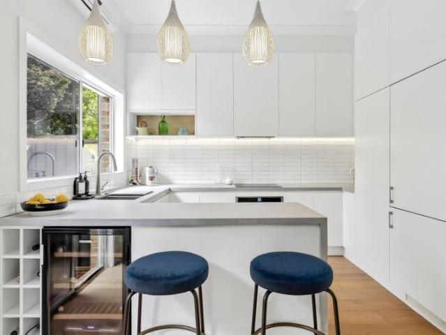 MODERN TOWNHOUSE WITH SUN DRENCHED COURTYARD