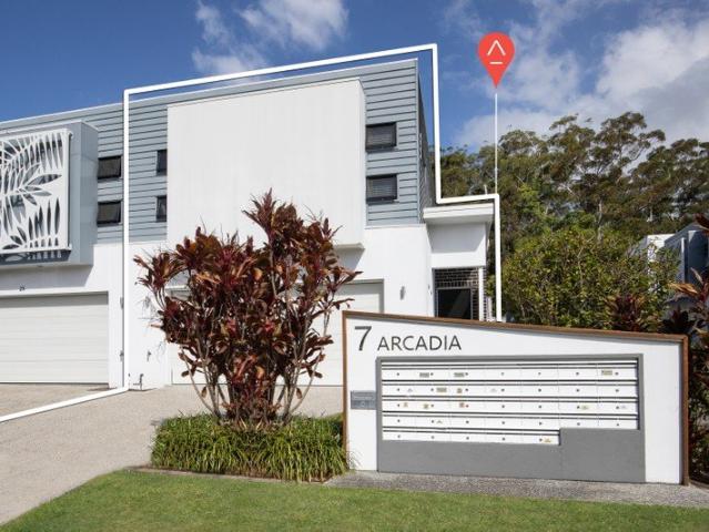 Modern Townhouse with Superb Coastal Convenience