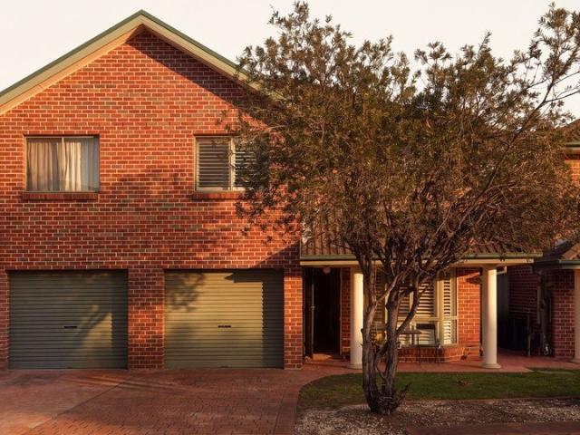 Modern Townhouse with Private Retreat and Outdoor Entertaining Area