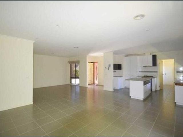 Modern Townhouse with Room to Move – West End Location