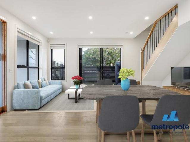 MODERN TOWNHOUSE