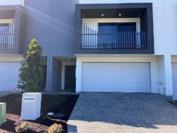MODERN TOWNHOUSE