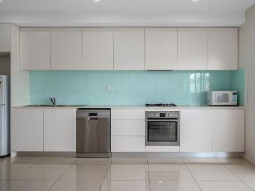 Modern Top Floor Apartment