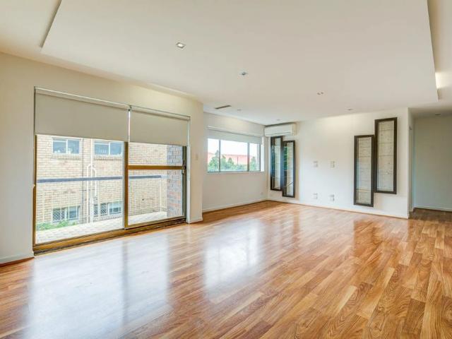 Modern Top Floor Apartment with City Outlook