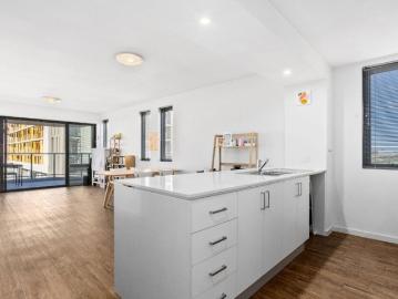 Modern Top Floor Apartment in the Heart of Cockburn Central