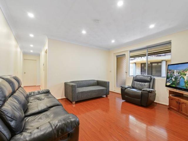 Modern Top Floor Apartment in Prime Harris Park Location