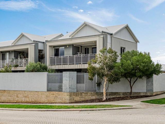 Modern Top Floor Apartment Offering Style, Security and Unbeatable Convenience!
