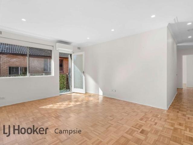 Modern Top Floor Two Bedroom Apartment with Undercover Parking