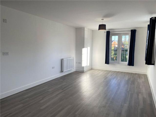 Modern top floor two bedroom apartment on the popular Great Western Park Development
