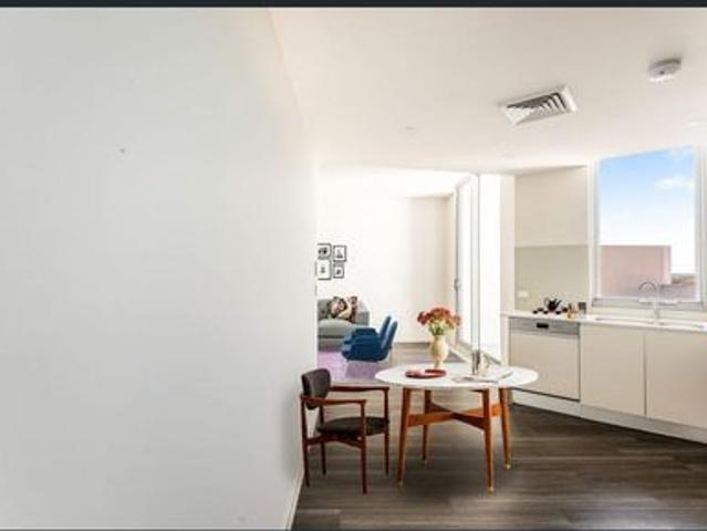 Modern Top floor 1 Bedroom with lovely outlook