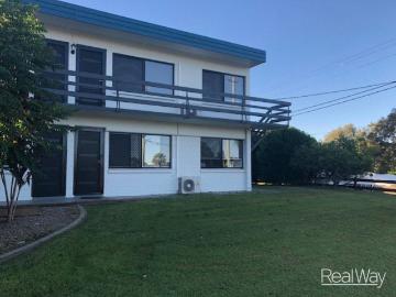 Modern Top Floor 2 Bedroom Unit