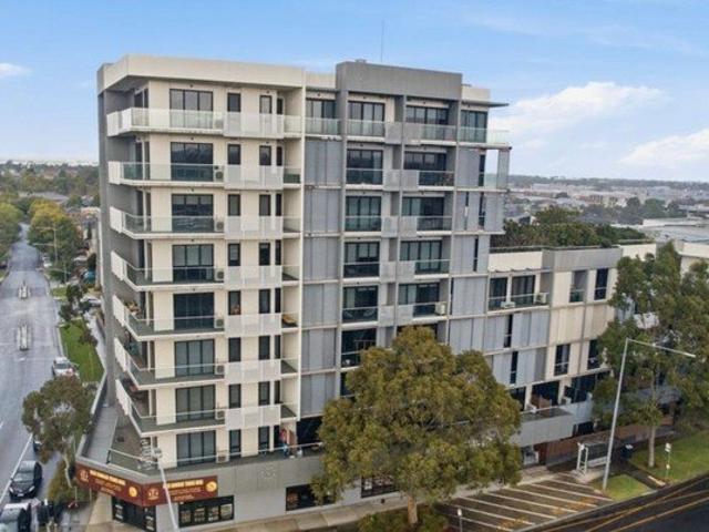 Modern Top Floor 2 Bedroom Apartment Mosaic Complex