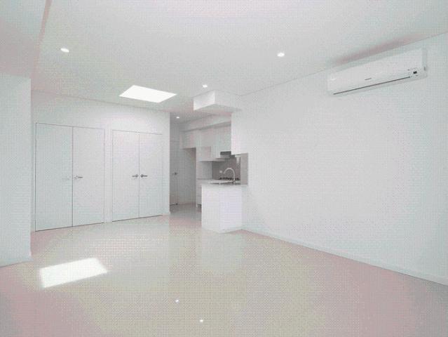 Modern Top Floor 2 Bedroom Apartment Walk to Yagoona Station
