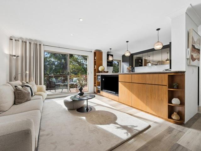 Modern top level apartment in a brilliant complex