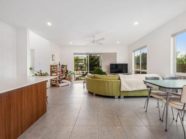 Modern Terrace Home Minutes from the Beach!