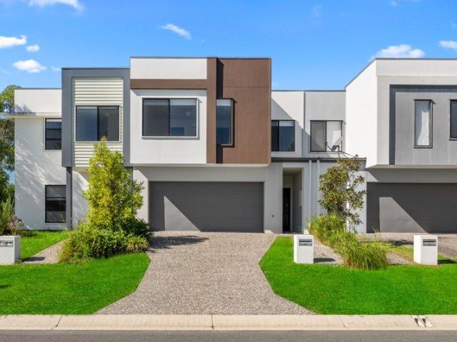 Modern Terrace Home No Body Corporate