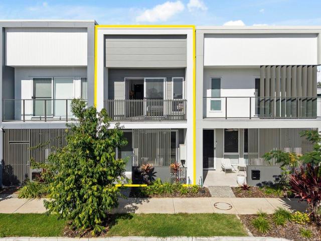 Modern Terrace House Walking Distance to Carseldine Village