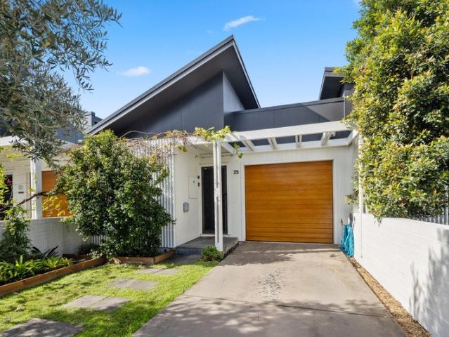Modern Terrace House Backed Onto Crown Land, Moments to Town
