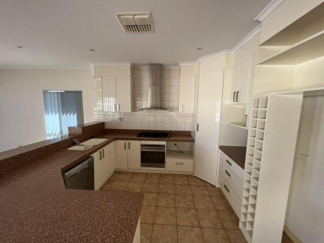 MODERN THREE BEDROOM, 1 X STUDY, TWO BATHROOM HOME