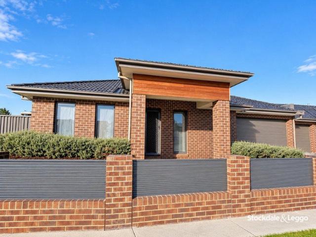 MODERN THREE BEDROOM TOWNHOUSE