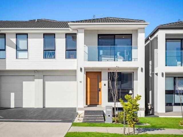 Modern Three Bedroom Townhouse!