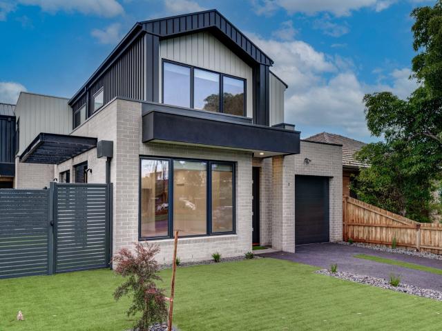 Modern Three Bedroom Townhouse!