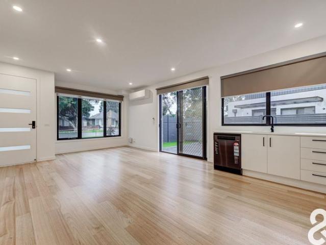 Modern Three Bedroom Townhouse!