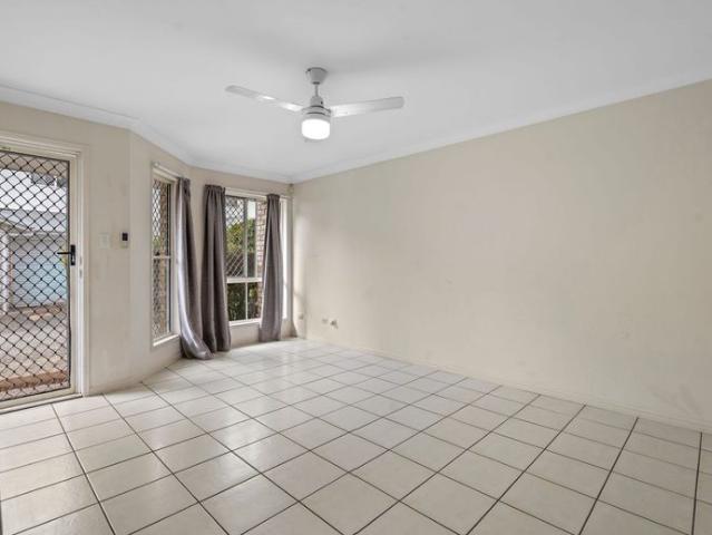 Modern Three Bedroom Townhouse in Convenient Eagleby Location