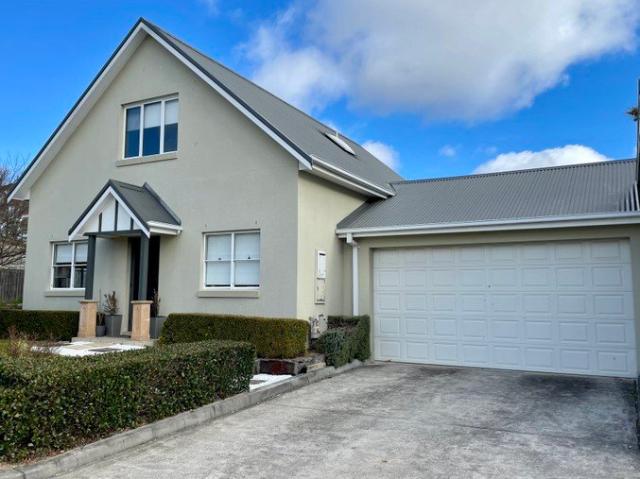 Modern Three Bedroom Townhouse in a Convenient Location