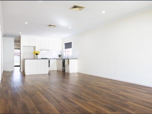 Modern Three Bedroom townhouse in a Convenient Location