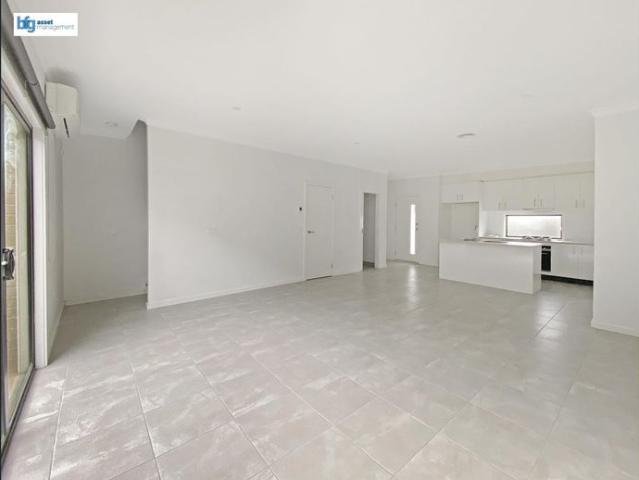 Modern Three Bedroom Townhouse in a Great Cranbourne North Location
