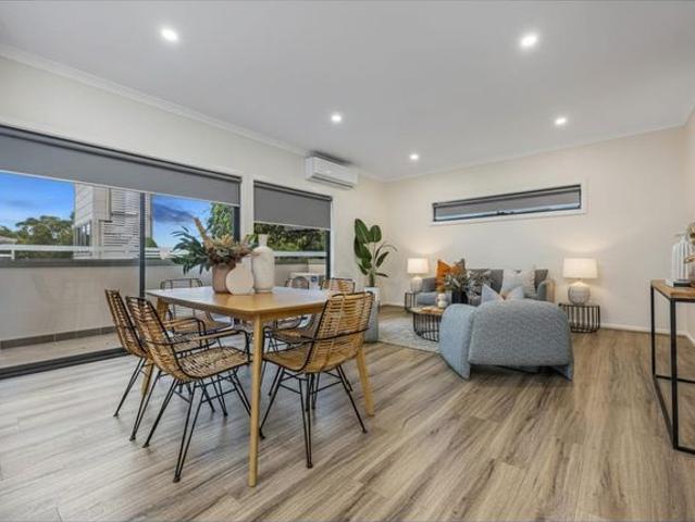 Modern Three Bedroom Townhouse in an Unbeatable Lifestyle Location