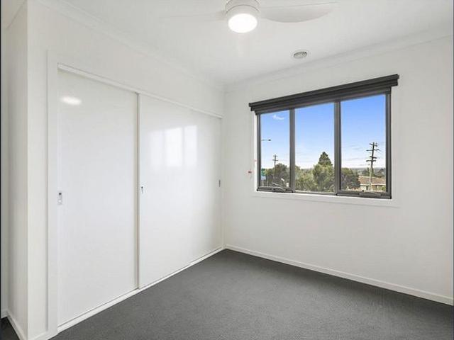 MODERN THREE BEDROOM TOWNHOUSE IN BELMONT