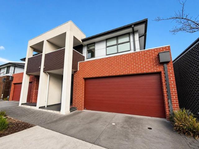 MODERN THREE BEDROOM TOWNHOUSE IN GREAT LOCATION
